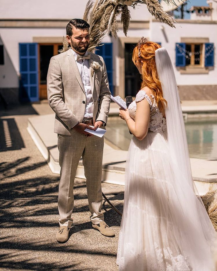 Beautiful Sweetheart Illusion Empire Beach Wedding Dress with Lace