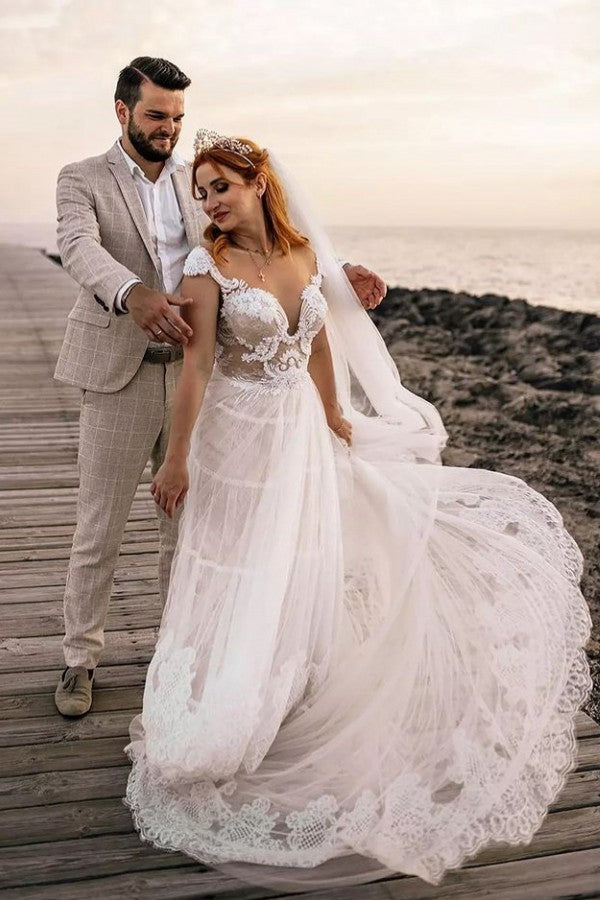 Beautiful Sweetheart Illusion Empire Beach Wedding Dress with Lace