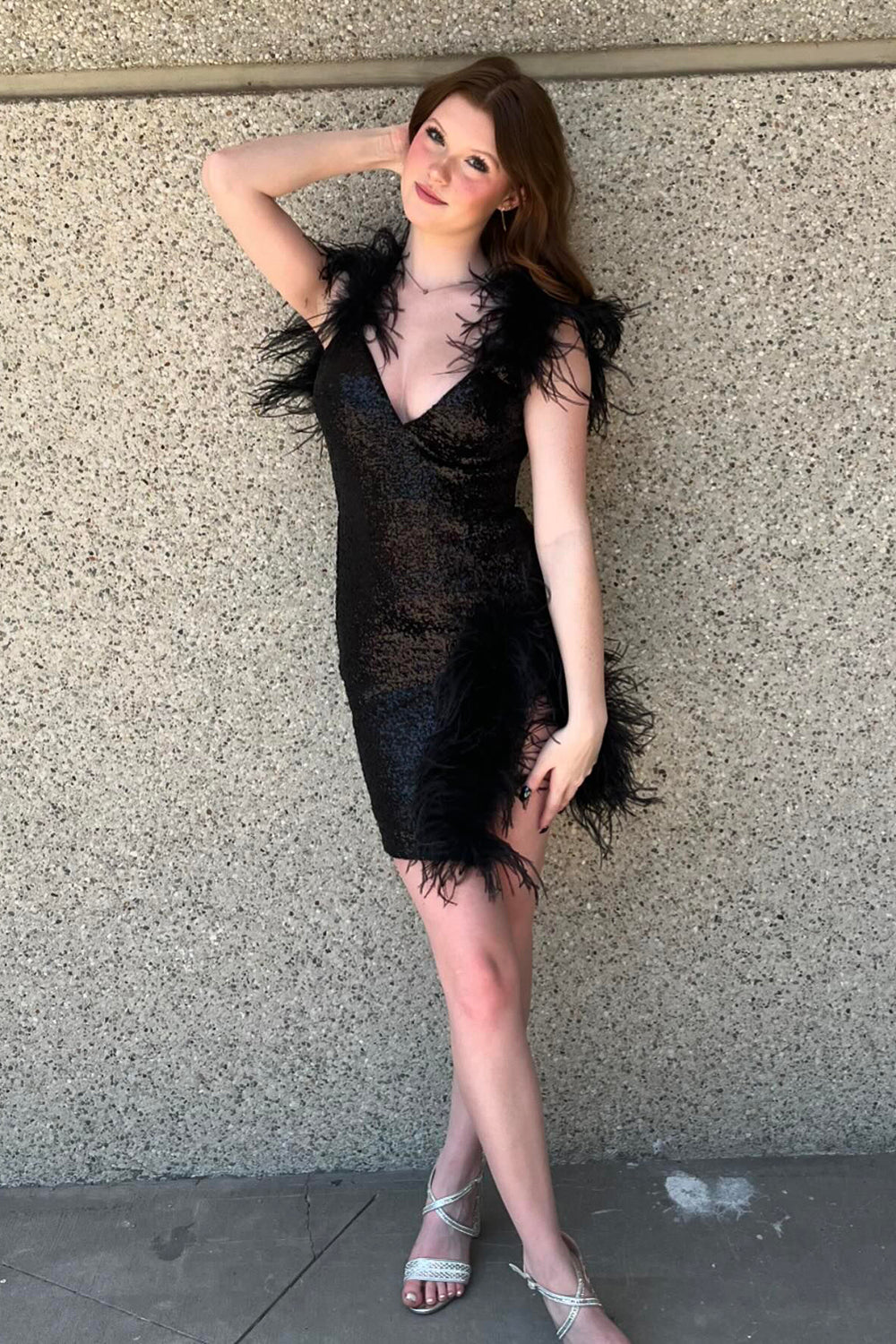 Black Homecoming Dresses V-Neck Tight Short Cocktail Dresses with Feathers
