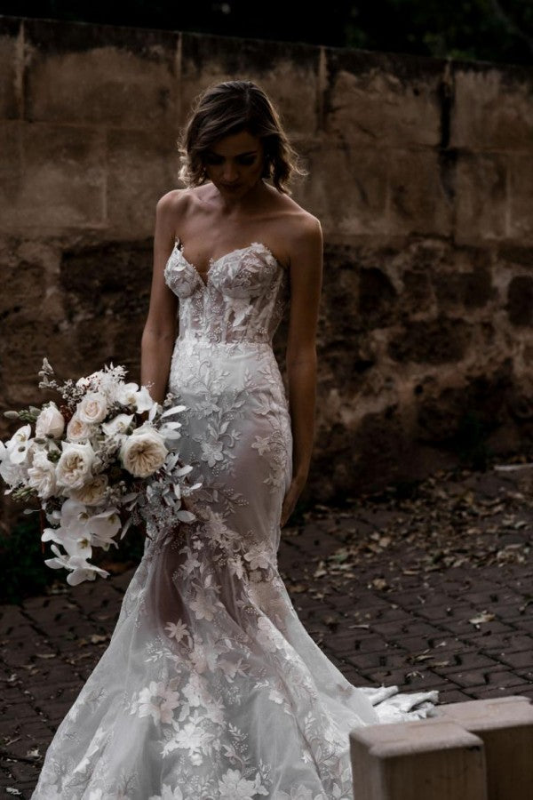 Boho Sweetheart Sleeveless White Appliques Mermaid Beach Bridal Dress