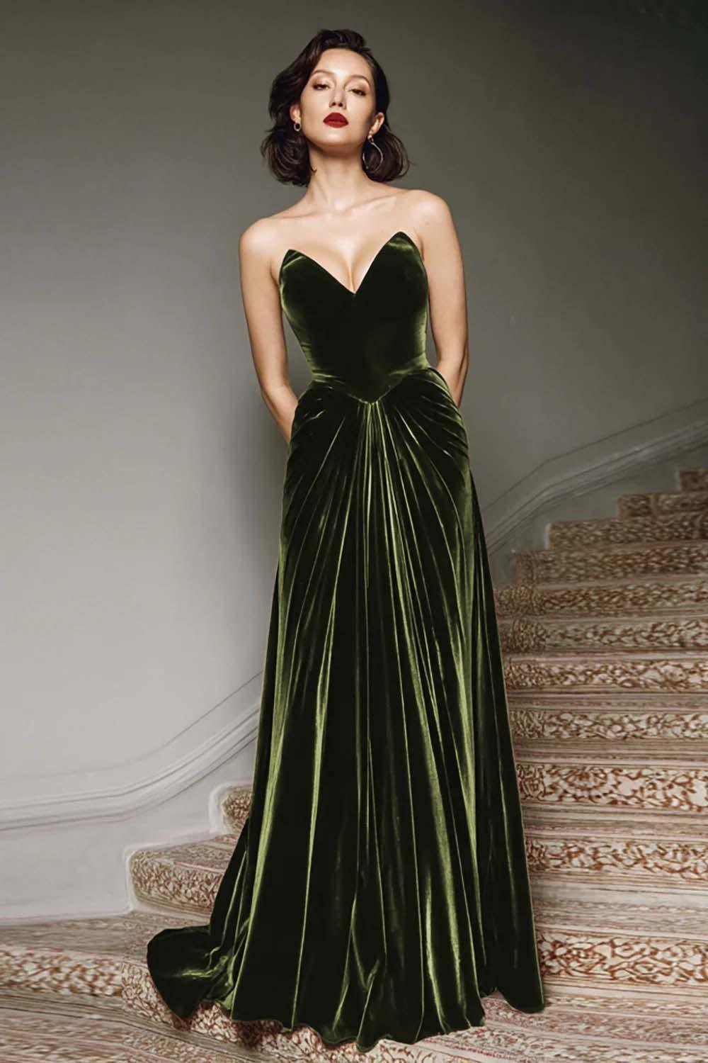 Burgundy A-Line Sweetheart Maxi Velvet Prom Dress