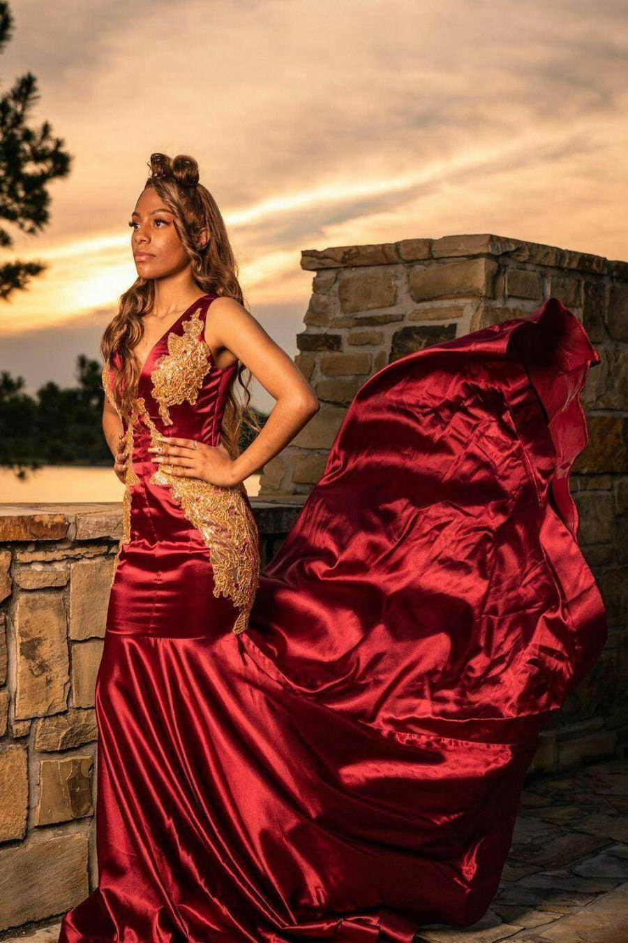 Burgundy V Neck Prom Dress Sleeveless Mermaid Appliqued Evening Formal Dress