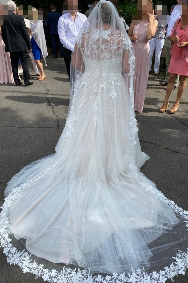 Chic Long Long V-Neck Long Sleevess Bridal Dress With Lace