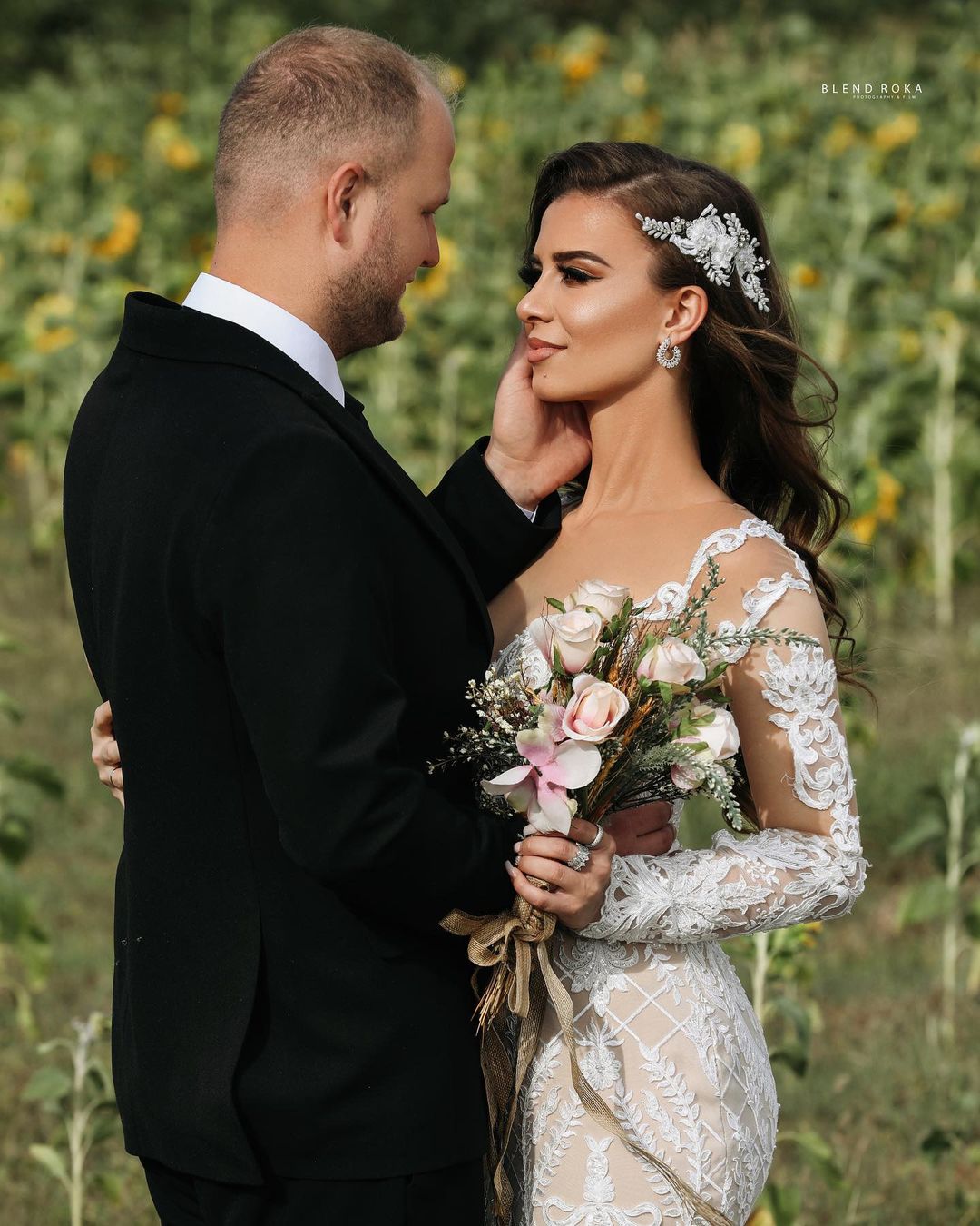 Chic Long Sleeve Boho Beach Wedding Dress Mermaid Lace Bridal Gowns