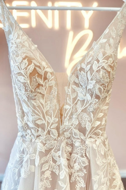 Chic Long V-Neck Sleeveless Lace Bridal Dress