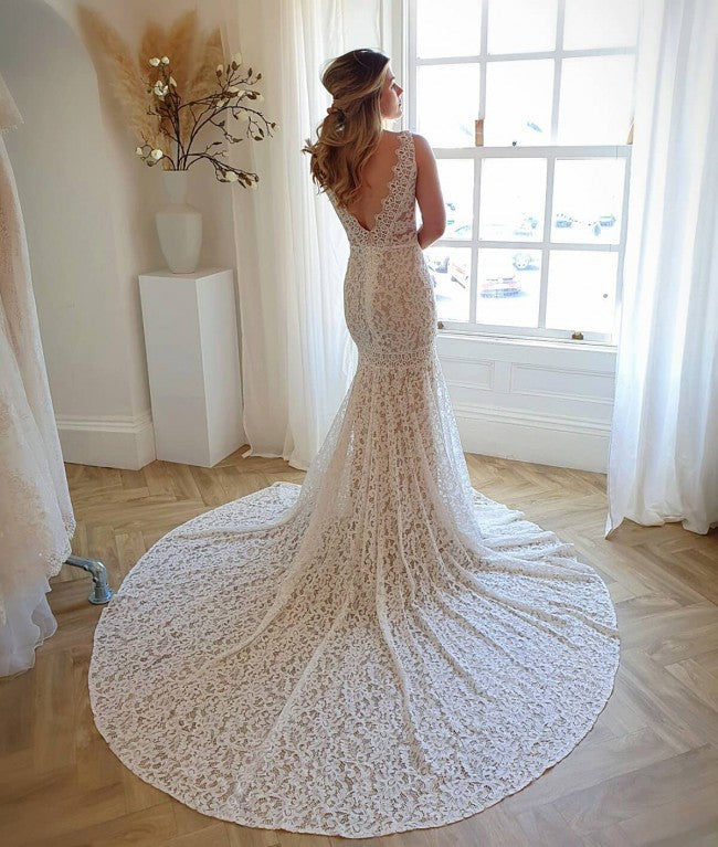 Chic Sleeveless Lace Beach Wedding Dress Mermaid Bridal Gowns Online