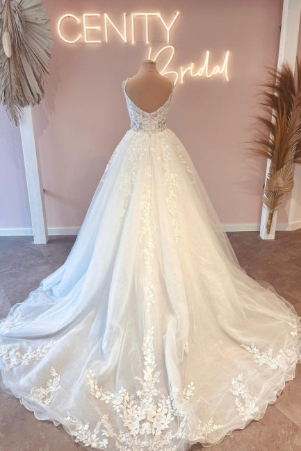 Chic Spaghetti-Straps Sleeveless Long Lace Bridal Dress