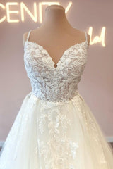 Chic Spaghetti-Straps Sleeveless Long Lace Bridal Dress