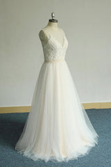 Chic Straps Sleeveless Appliques Wedding Dress | A-line Tulle White Bridal Gowns