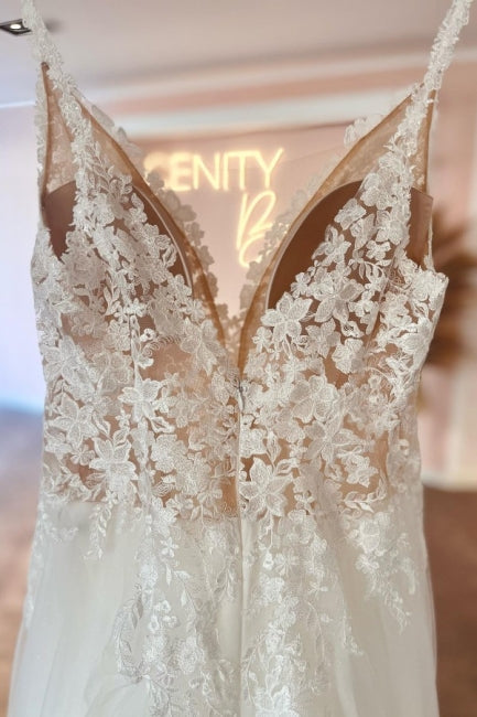 Chic Sweetheart Long V-Neck Sleeveless Lace Bridal Dress