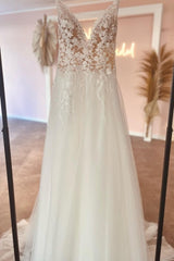 Chic Sweetheart Long V-Neck Sleeveless Lace Bridal Dress