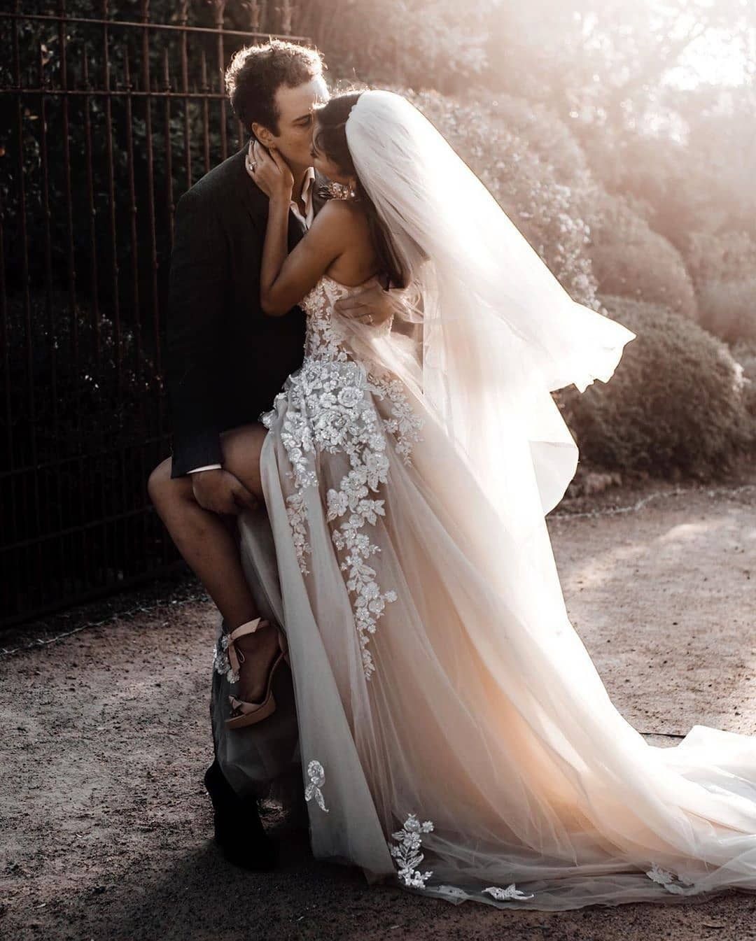 Chic Sweetheart Sleeveless 3D Floral Beach Wedding Dress Tulle Aline Beach Bridal Dress