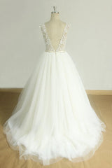 Chic V-neck Straps Tulle Wedding Dress | A-line Appliques Sleeveless Bridal Gowns