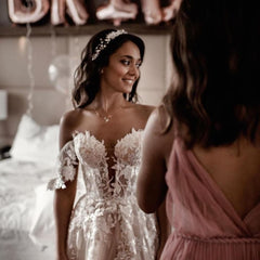 Classic Off-the-Shoulder Beach Wedding Dress With Lace Appliques Bridal Gowns