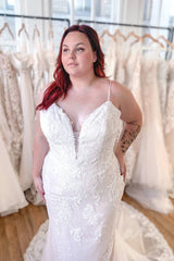 Classy Appliques Lace Spaghetti Straps Backless Floor-length Mermaid Wedding Dress