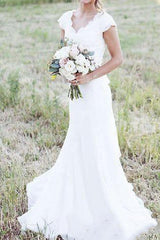 Country A-Line Beach Wedding Dresses V-Neck Lace Tulle Cap Sleeve Plus Size Bridal Gowns with Sweep Train