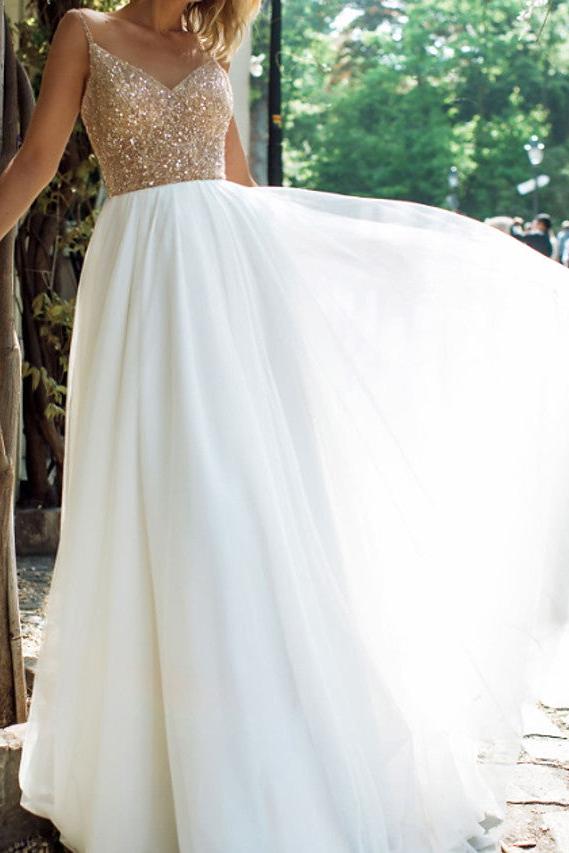 Country A-Line Wedding Dresses V-Neck Tulle Sequined Sleeveless Plus Size Bridal Gowns with Sweep Train