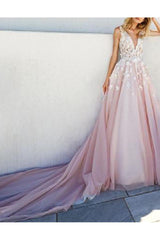 Country Plus Size A-Line Wedding Dress Plunging Neck Lace Tulle Sleeveless Sexy Bridal Gowns with Watteau Train