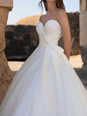 Country Plus Size A-Line Wedding Dress Sweetheart Sleeveless Bridal Gowns with Sweep Train