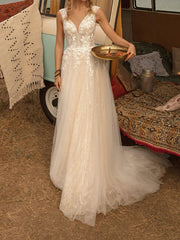 Country Plus Size A-Line Wedding Dress V-neck Lace Tulle Jersey Sleeveless Bridal Gowns with Sweep Train