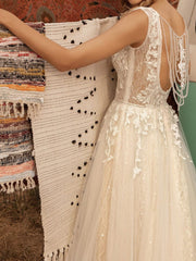 Country Plus Size A-Line Wedding Dress V-neck Lace Tulle Jersey Sleeveless Bridal Gowns with Sweep Train