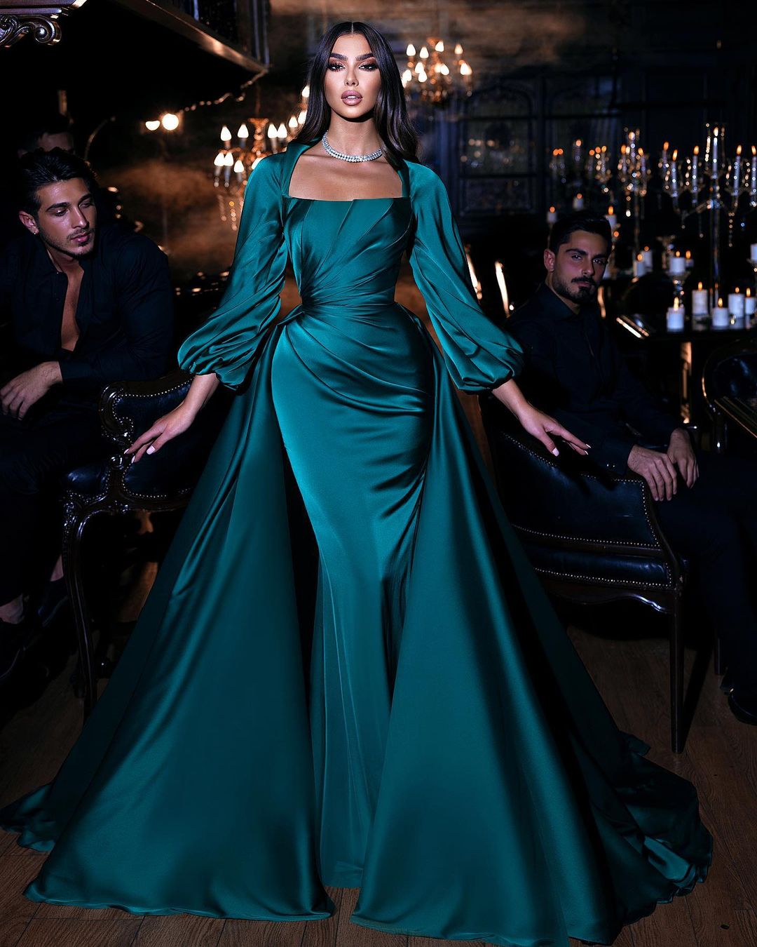 Dark Green Square Neckline Long Sleeve Floor-length Wedding Dresses with Train | Suzhoufashion Dark Green Square Neckline Long Sleeve Floor-length Wedding Dresses with Train | Suzhoufashion