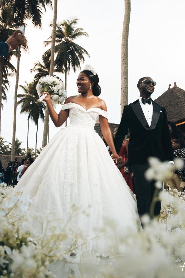 Designer Princess Off-the-shoulder A-line Wedding Dresses With Lace | Suzhoufashion Designer Princess Off-the-shoulder A-line Wedding Dresses With Lace | Suzhoufashion