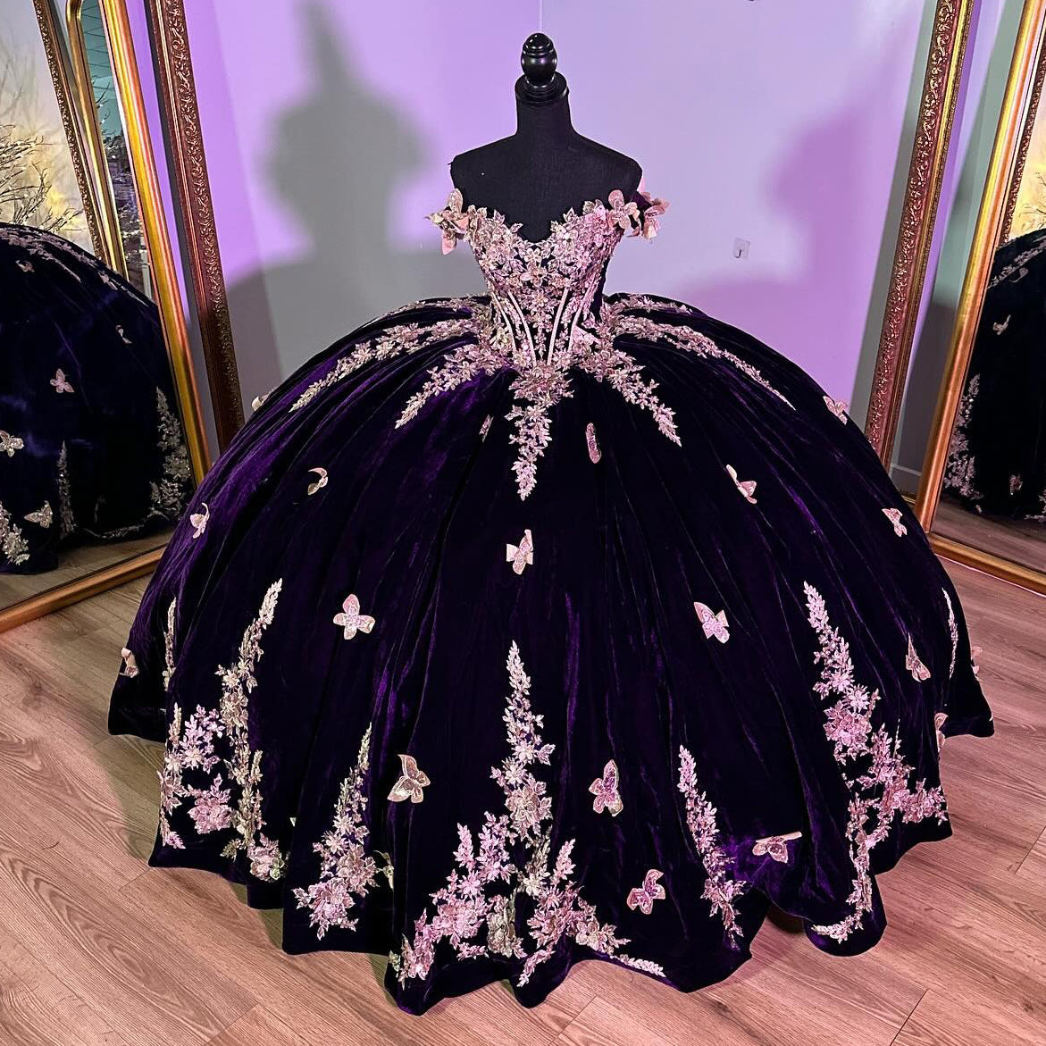 Elegant Ball Gown Off Shoulder Beaded Gold Flowers Butterfly Appliques Dark Purple Velvet Quinceanera Dress for Sweet 16