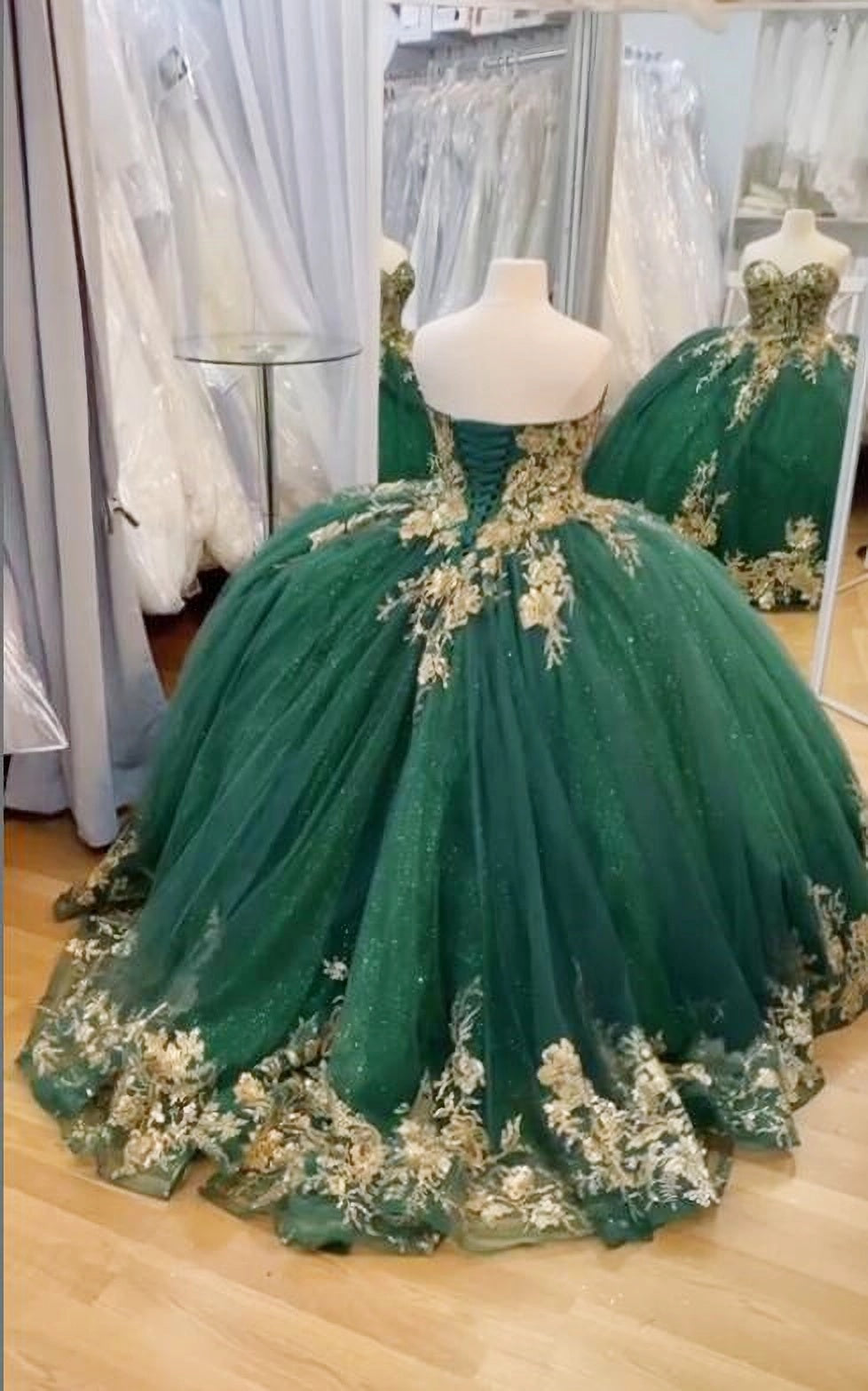 Elegant Ball Gown Strapless Sleeveless 3D Flower Appliques Emerald Green Tulle Quinceanera Dress For Sweet 16
