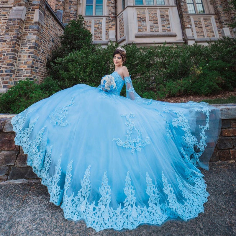 Elegant Ball Gown Sweetheart Neck Lace Appliques Tiered Princess Light Blue Tulle Quinceanera Dress For Sweet 16