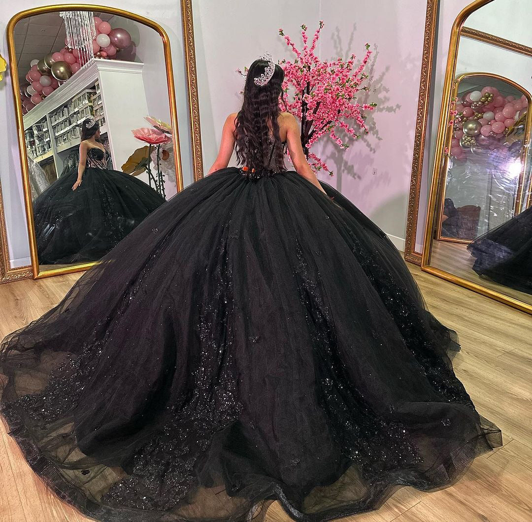 Elegant & Classic Ball Gown Sweetheart Neck Sleeveless Lace Applique Black Tulle Quinceanera Dress Birthday Party Gown For Sweet 16