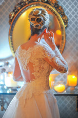 Elegant Lace Plus Size Wedding Dress Long Sleeve A-line Bride Dresses with Long Train