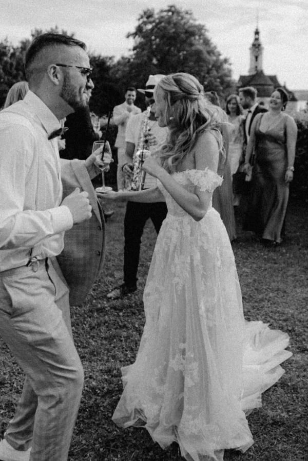 Elegant Long Off-the-Shoulder Tulle Floral Lace Wedding Dress