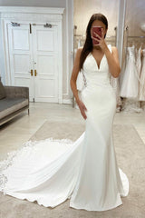 Elegant Mermaid V-Neck Sleeveless Bridal Dresses Lace Appliques