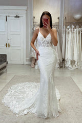 Elegant Mermaid V-Neck Spaghetti-Straps Lace Sleeveless Bridal Dresses