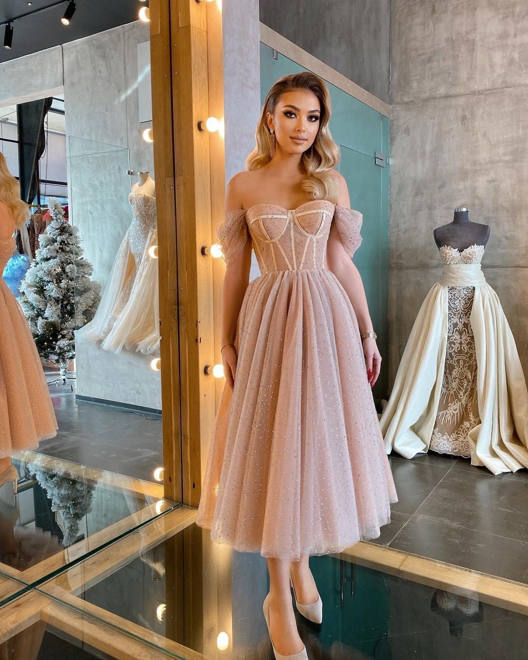 Elegant Off-the-Shoulder Sequins Tulle Short Prom Dress