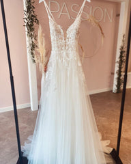Elegant Spaghetti-Strap Lace Beach Wedding Dress Beach Bridal Gowns