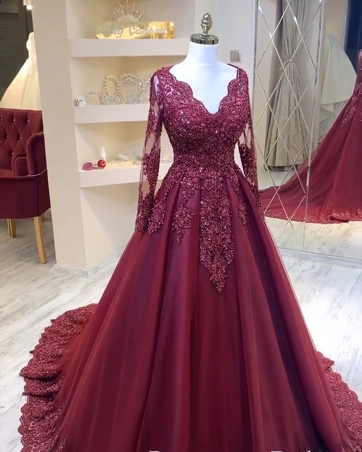 Elegant V-Neck Tulle Lace Long Sleeves Prom Dress with Beadings On Sale