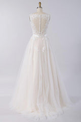 Elegant V-neck A-line Appliques Tulle Wedding Dress