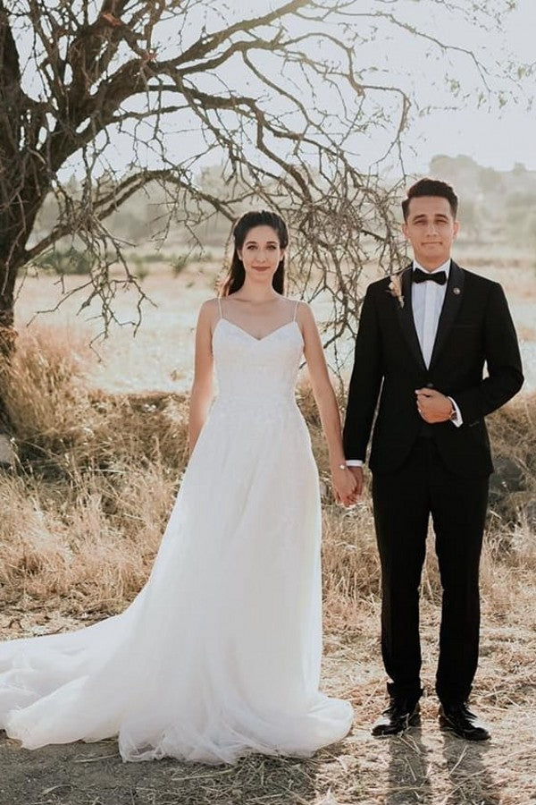 Exquisite Spaghetti Strap Sleeveless A-Line Floor-Length Lace Beach Wedding Dresses