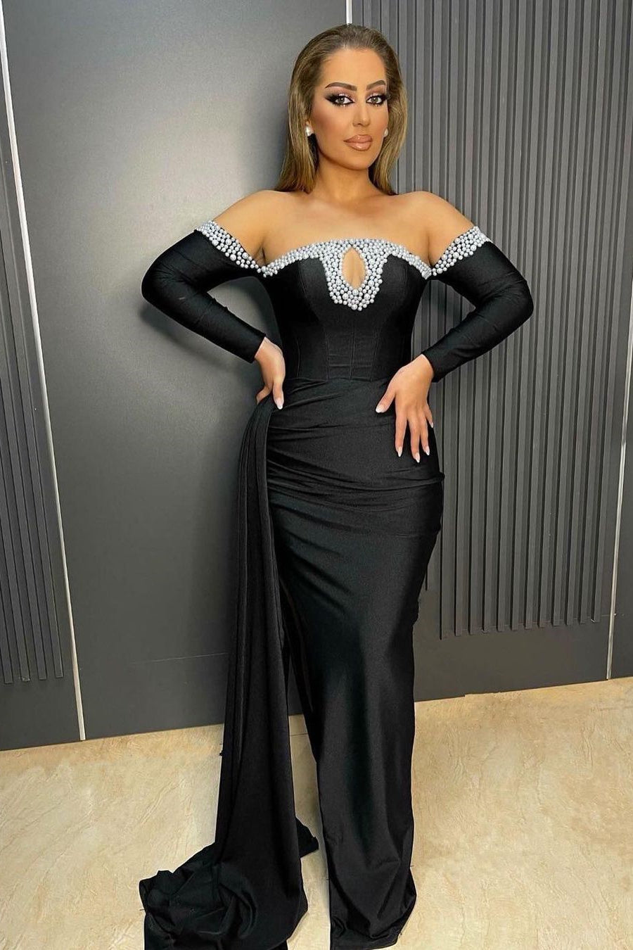 Fabulous Black Long Sleeves Mermaid Satin Prom Dresses with beads