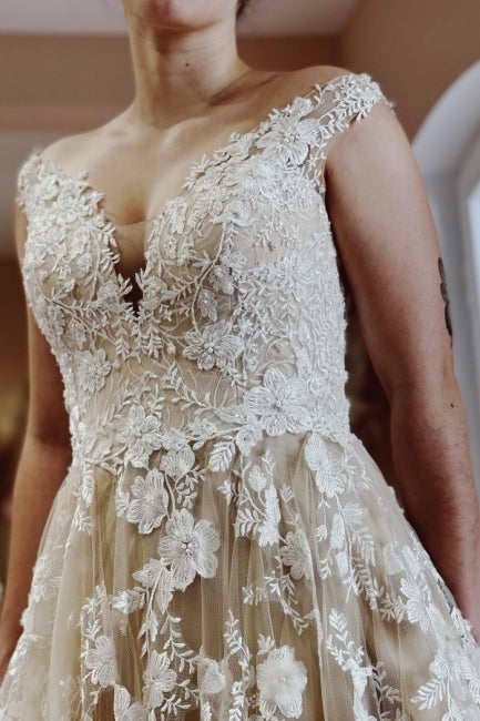 Fabulous Long A-line Lace Bridal Gowns With Train