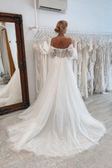 Fabulous Long A-line Tulle Split Bridal Gowns With Long Sleeves