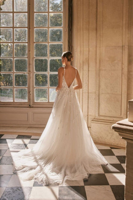 Fabulous Spaghetti-Straps Sleeveless Long Lace Bridal Dress