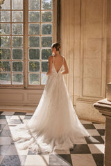 Fabulous Spaghetti-Straps Sleeveless Long Lace Bridal Dress