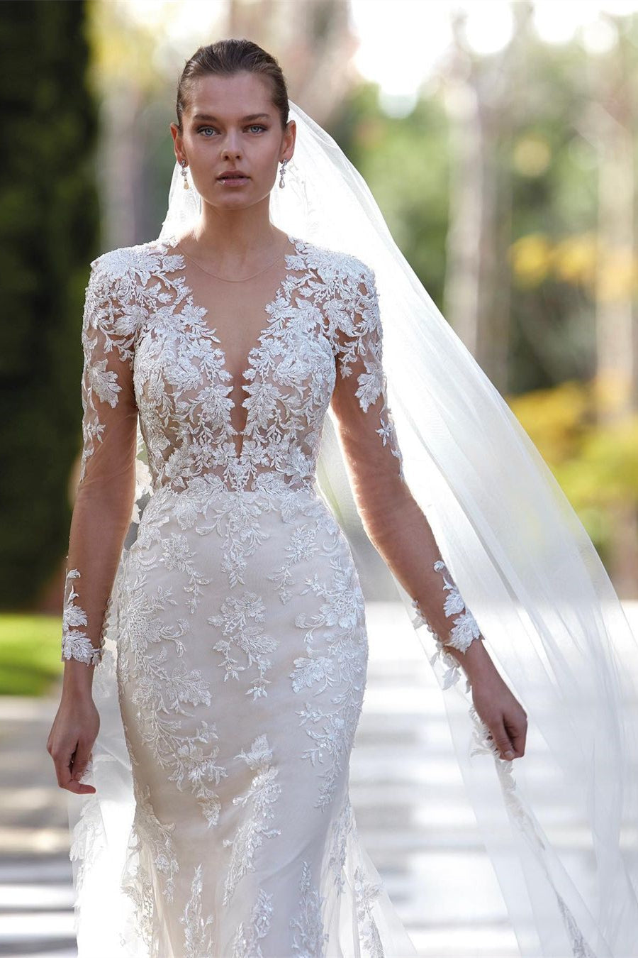 Fabulous V-Neck Mermaid Beach Bridal Dresses Appliques Long SleevesWith Lace Appliques
