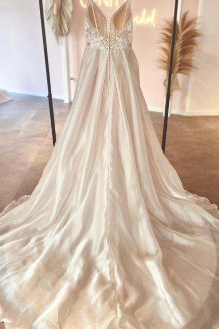 Fabulous V-Neck Spaghetti-Straps Sleeveless Long Lace Bridal Dress