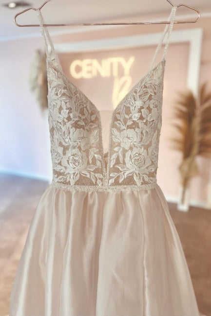 Fabulous V-Neck Spaghetti-Straps Sleeveless Long Lace Bridal Dress