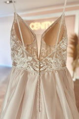 Fabulous V-Neck Spaghetti-Straps Sleeveless Long Lace Bridal Dress