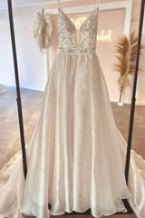 Fabulous V-Neck Spaghetti-Straps Sleeveless Long Lace Bridal Dress